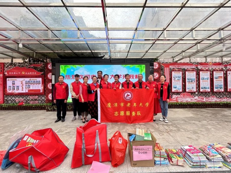 鷹潭市老年大學(xué)走進(jìn)特教學(xué)校開展慰問活動
